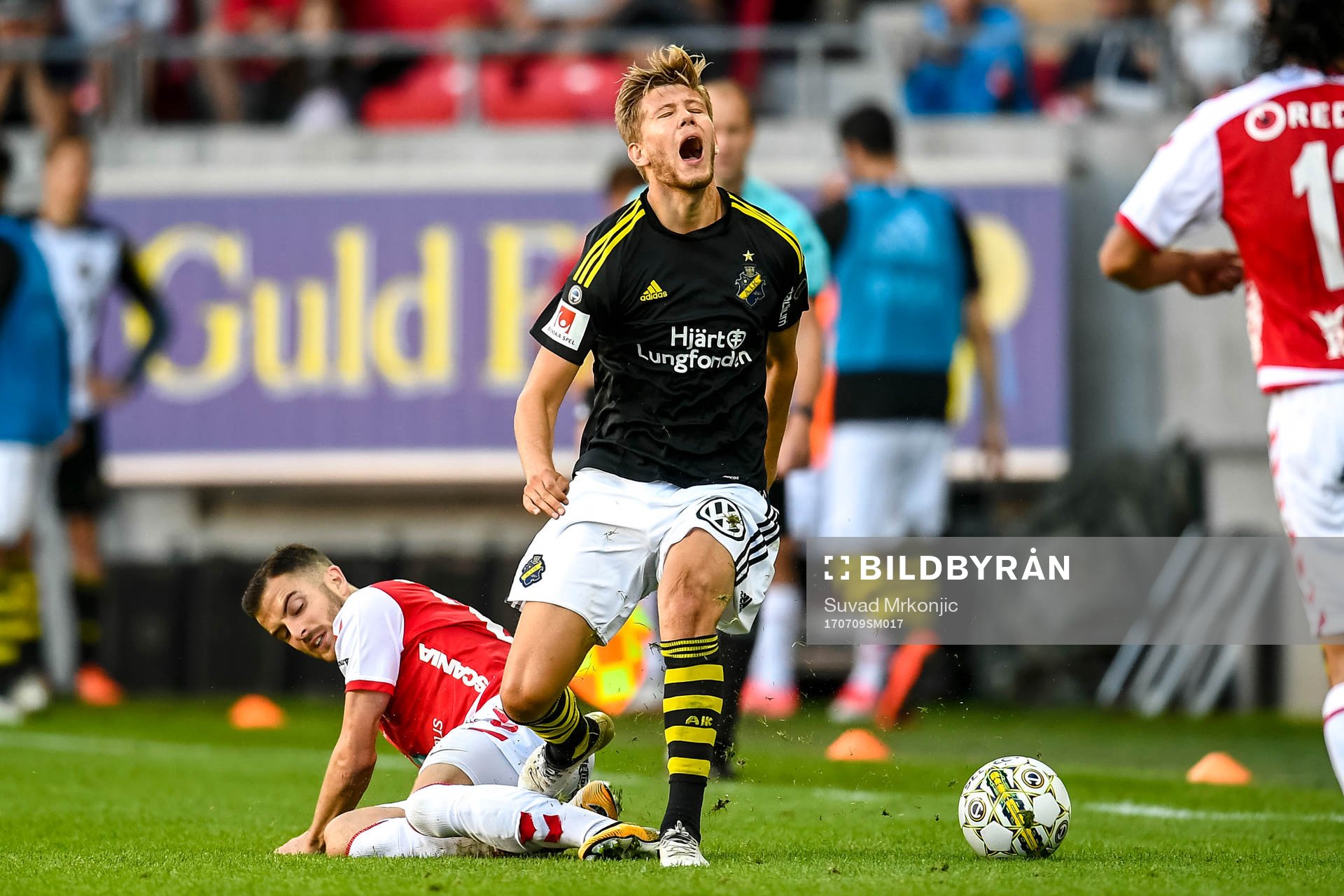 s Anton Jönsson Salétros och Kalmars Filip Sachpekidis
