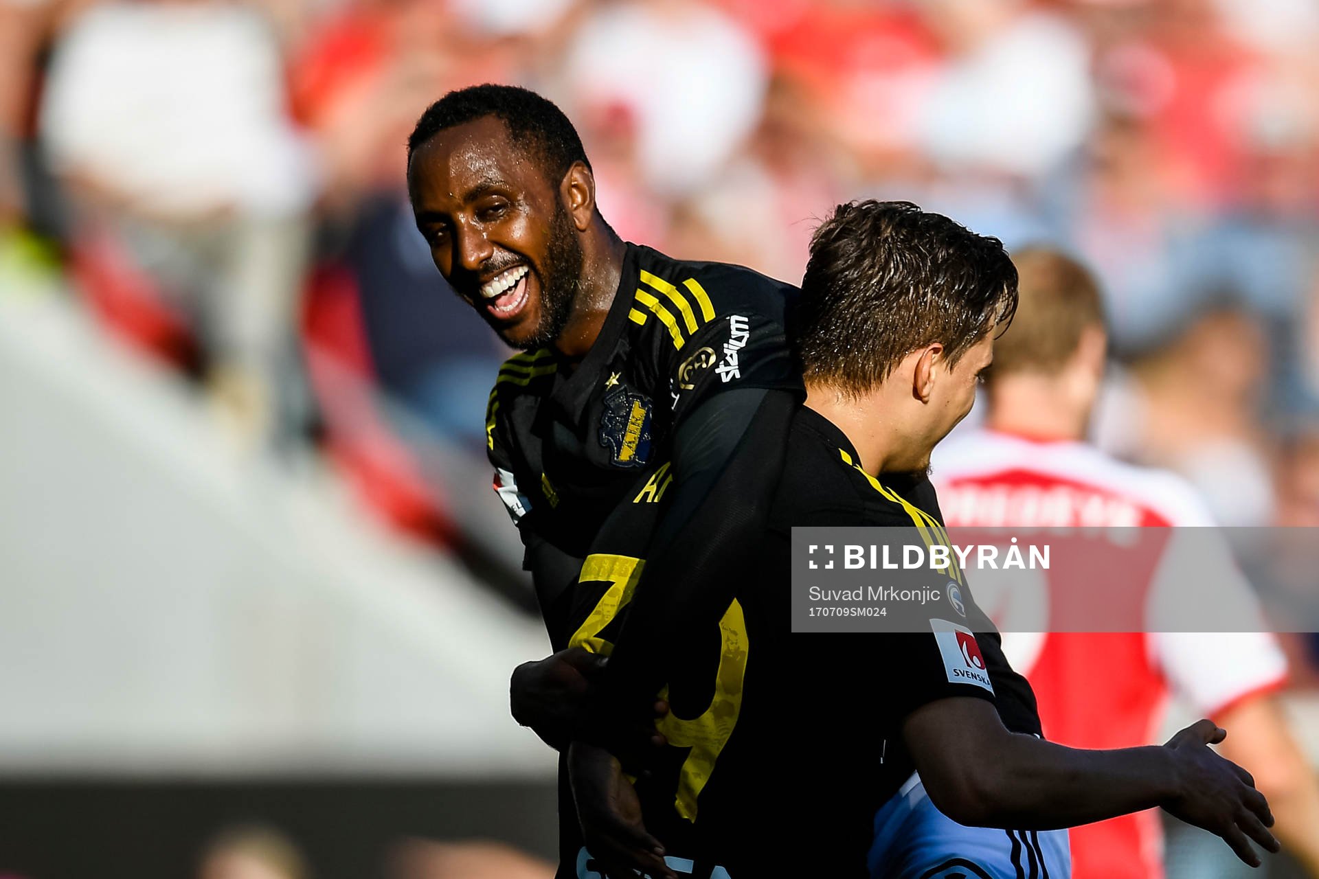 AIK:s spelare jublar efter 0-1 av Henok Goitom under fotbollsmatchen i Allsvenskan mellan Kalmar och AIK den 9 juli 2017 i Kalmar.