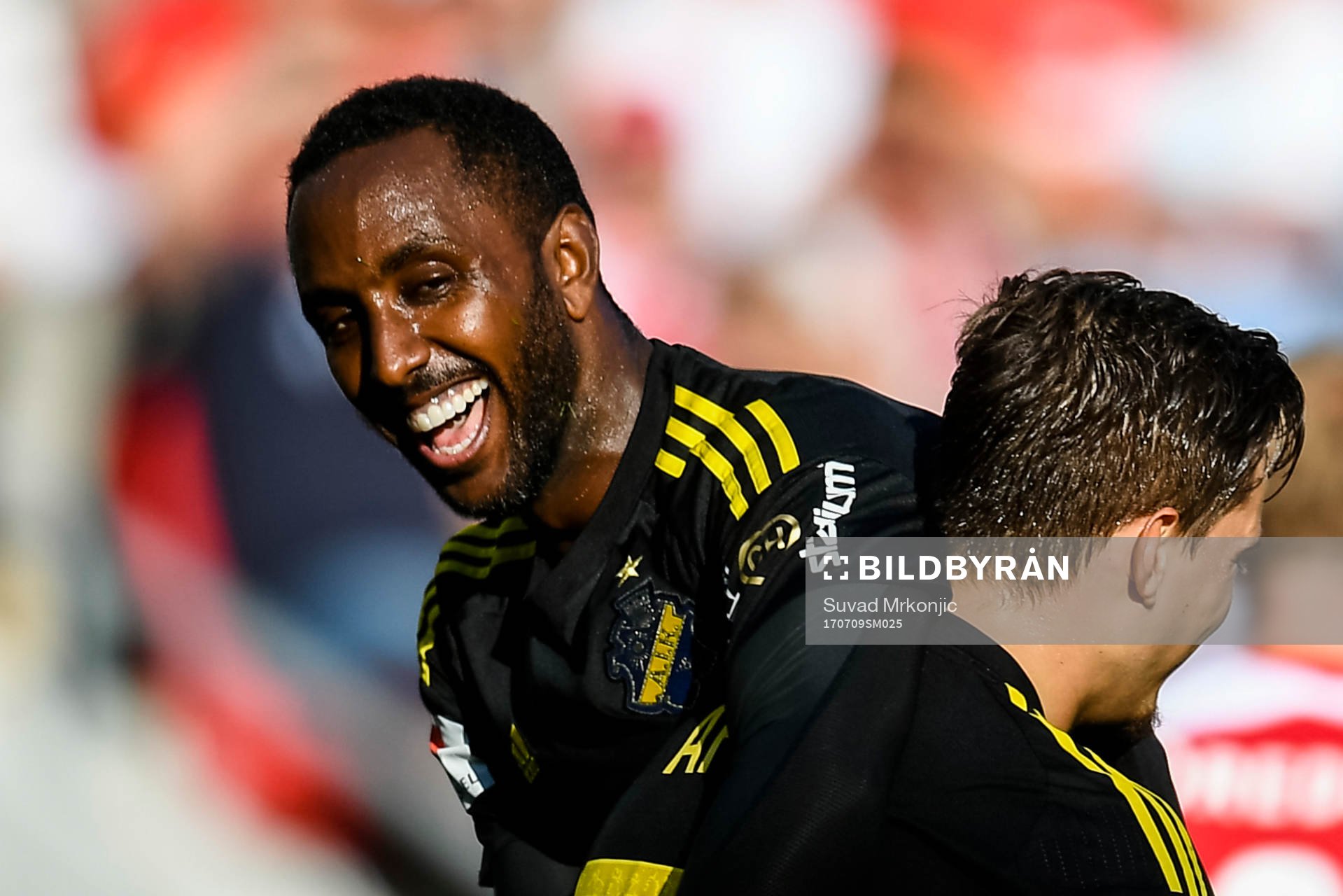 AIK:s spelare jublar efter 0-1 av Henok Goitom under fotbollsmatchen i Allsvenskan mellan Kalmar och AIK den 9 juli 2017 i Kalmar.