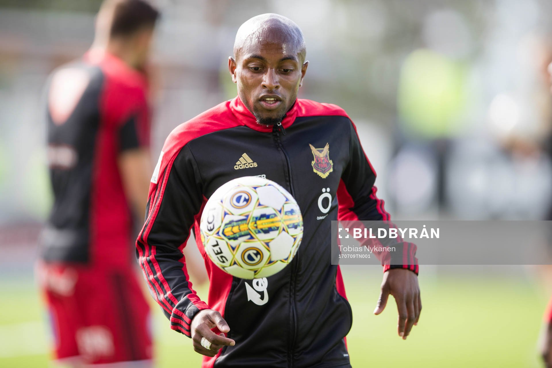 Östersunds Fouad Bachirou värmer upp