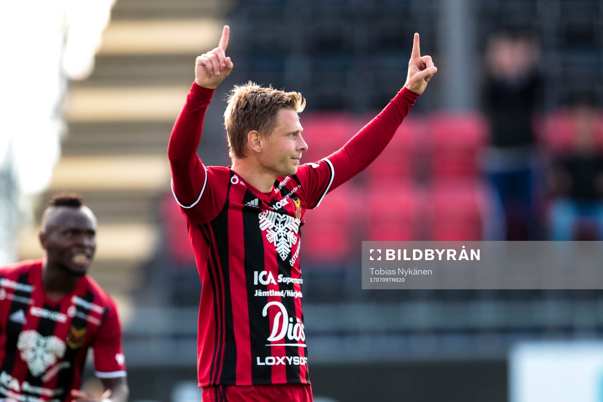 Östersunds Johan Bertilsson jublar