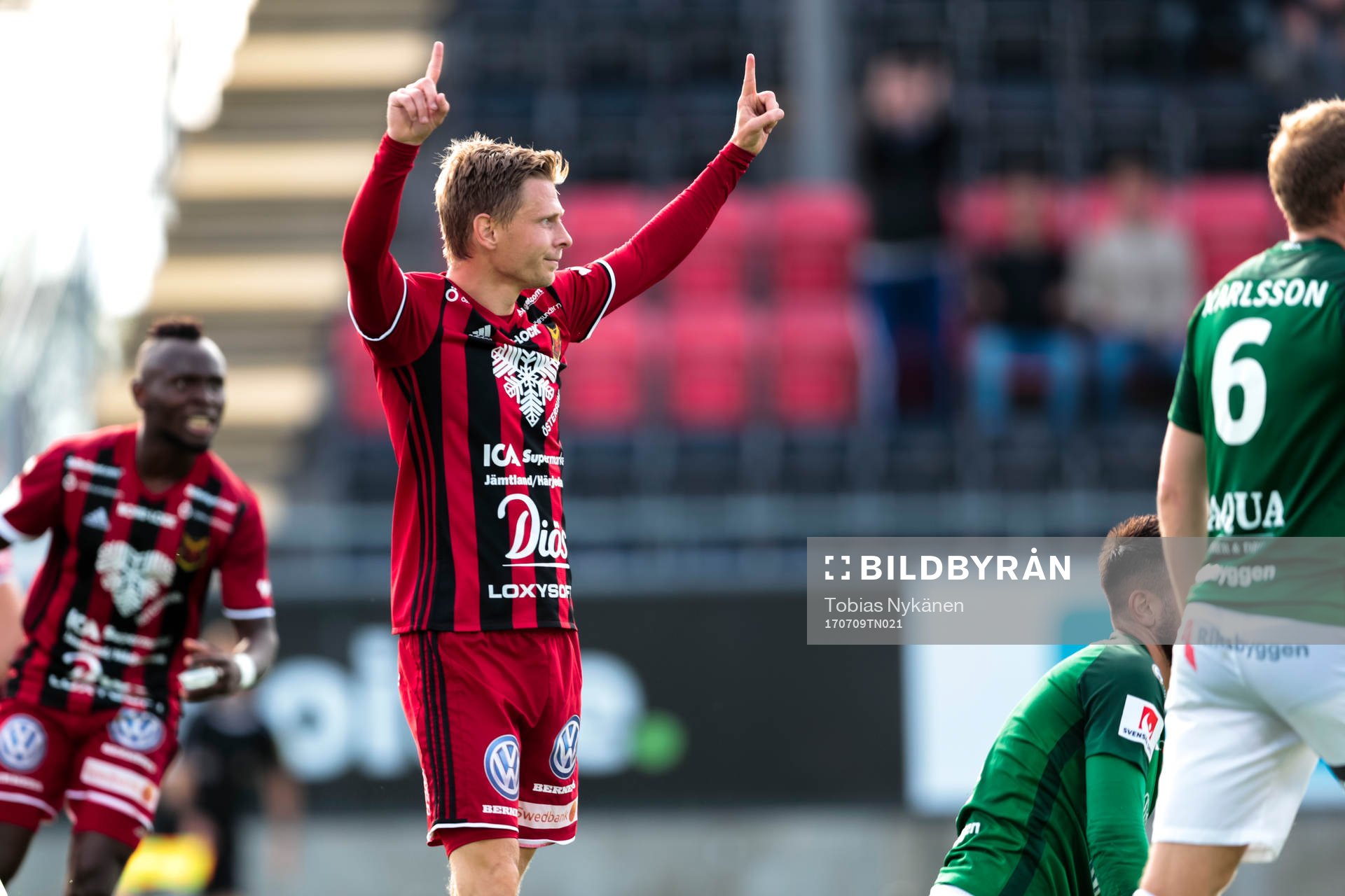 Östersunds Johan Bertilsson jublar