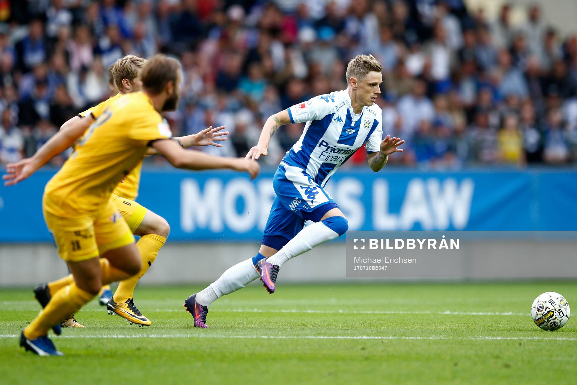 IFK Göteborgs Sören Rieks driver bollen