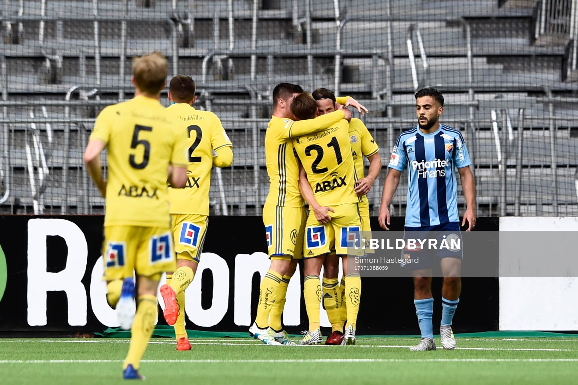 Sundsvalls Linus Hallenius gör 0-1-målet och jublar med