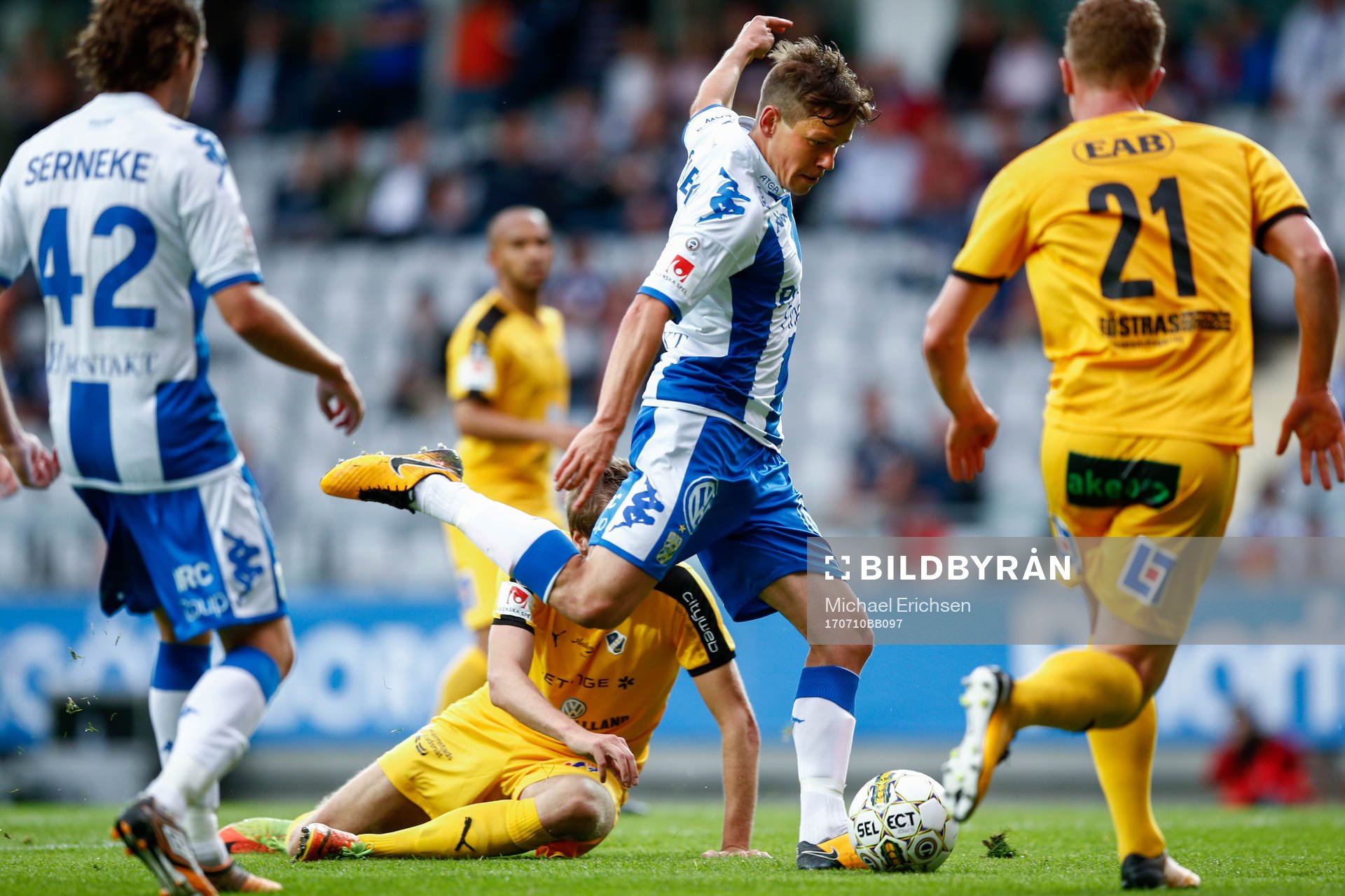 IFK Göteborgs Mads Albaek skjuter och gör 1-0-målet