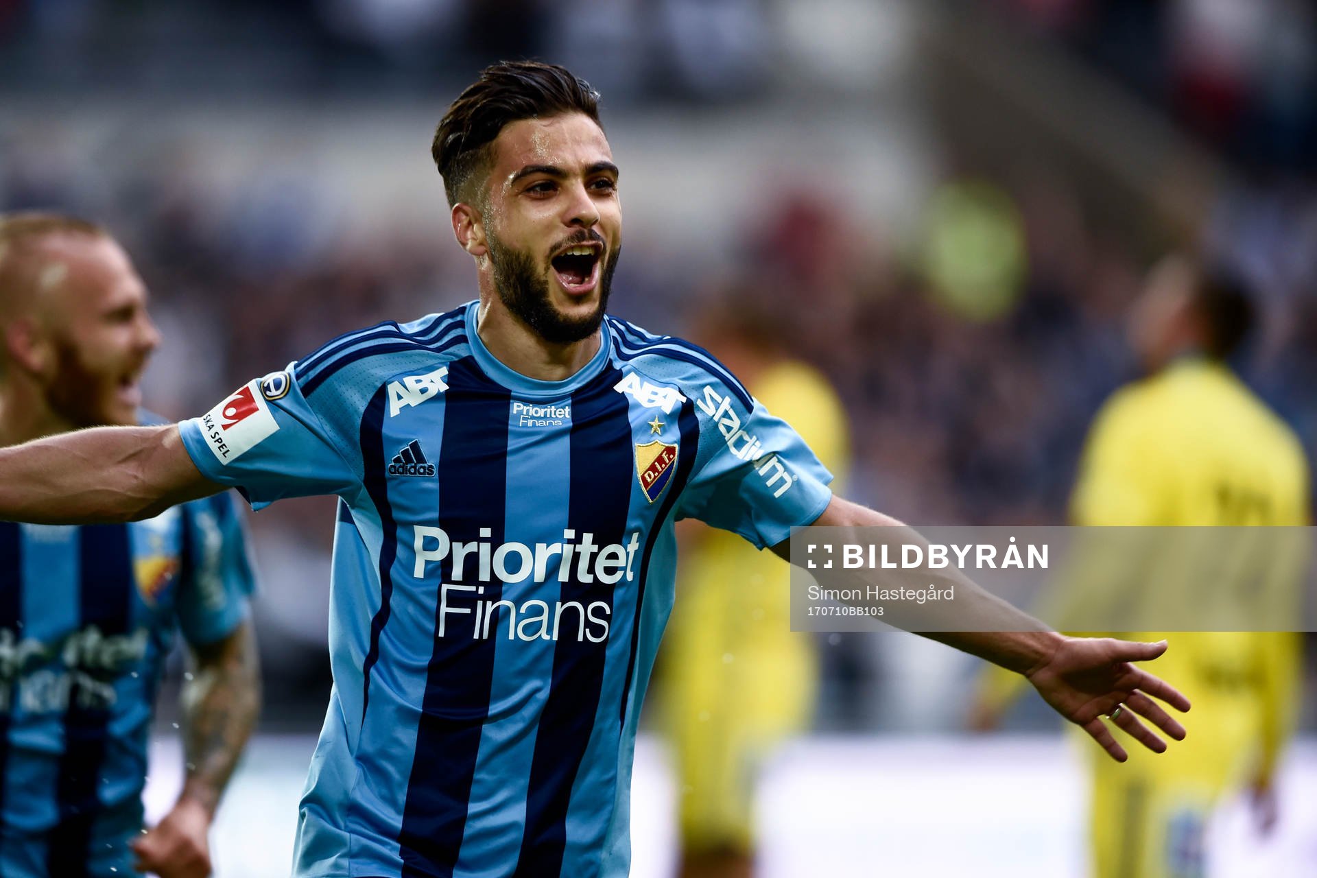Djurgårdens målskytt till 2-1 Othman El Kabir jublar