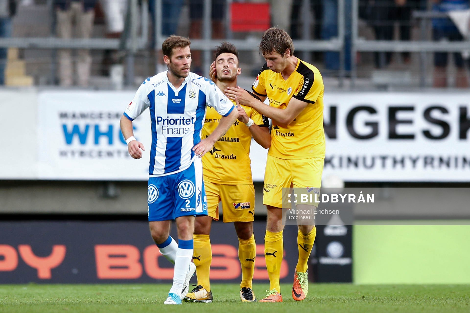 IFK Göteborgs Emil Salomonsson deppar och Halmstads Sead