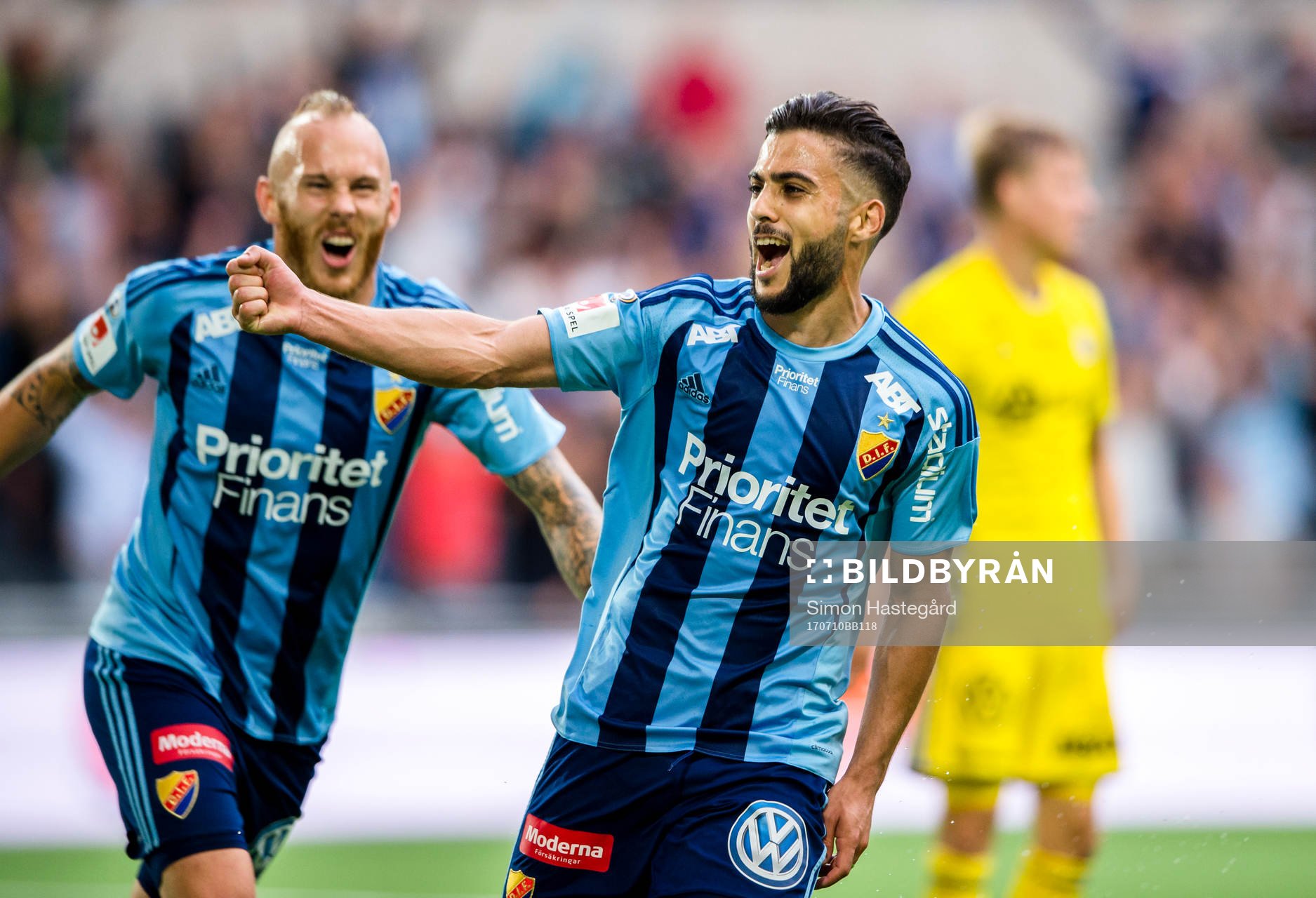 Djurgårdens Magnus Eriksson och Othman El Kabir jublar