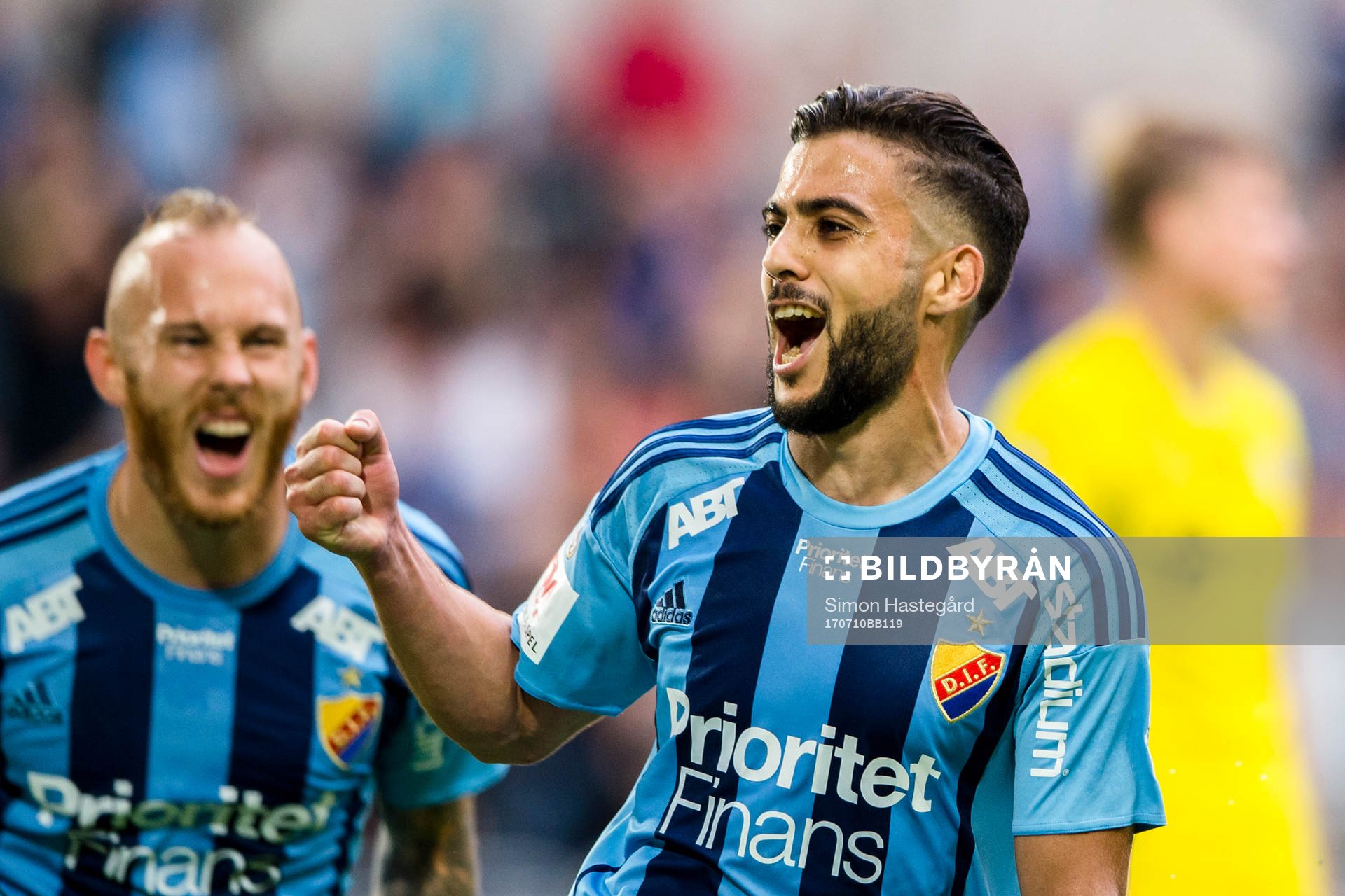 Djurgårdens Magnus Eriksson och Othman El Kabir jublar