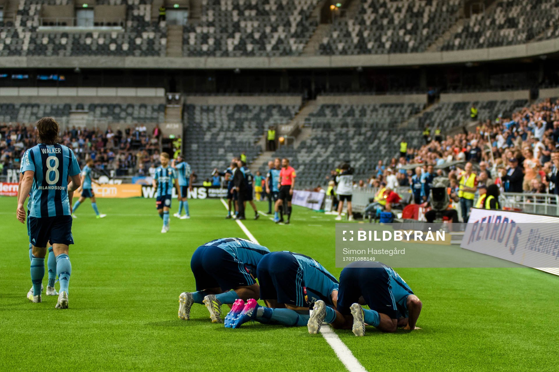 Djurgårdens Haris Radetinac och Kerim Mrabti jublar