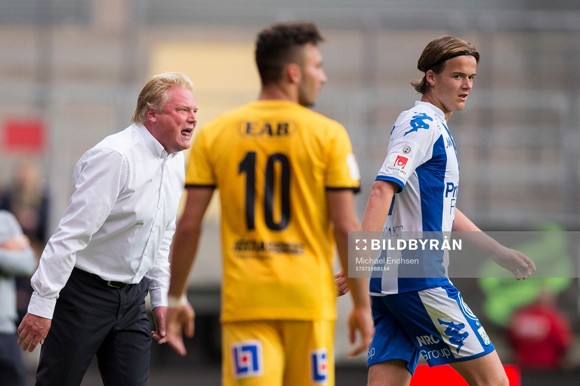IFK Göteborgs tränare Jörgen Lennartsson manar på