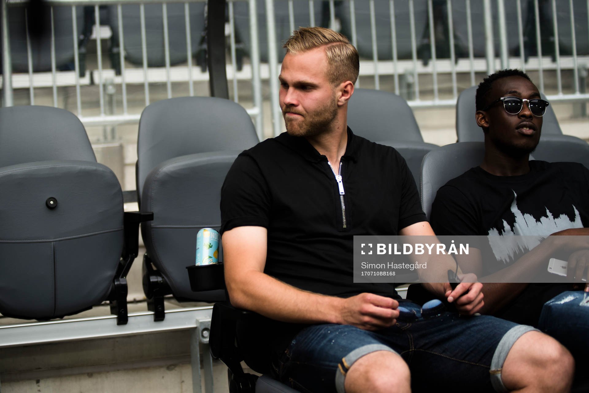 Djurgårdens Gustav Engvall på bänken före