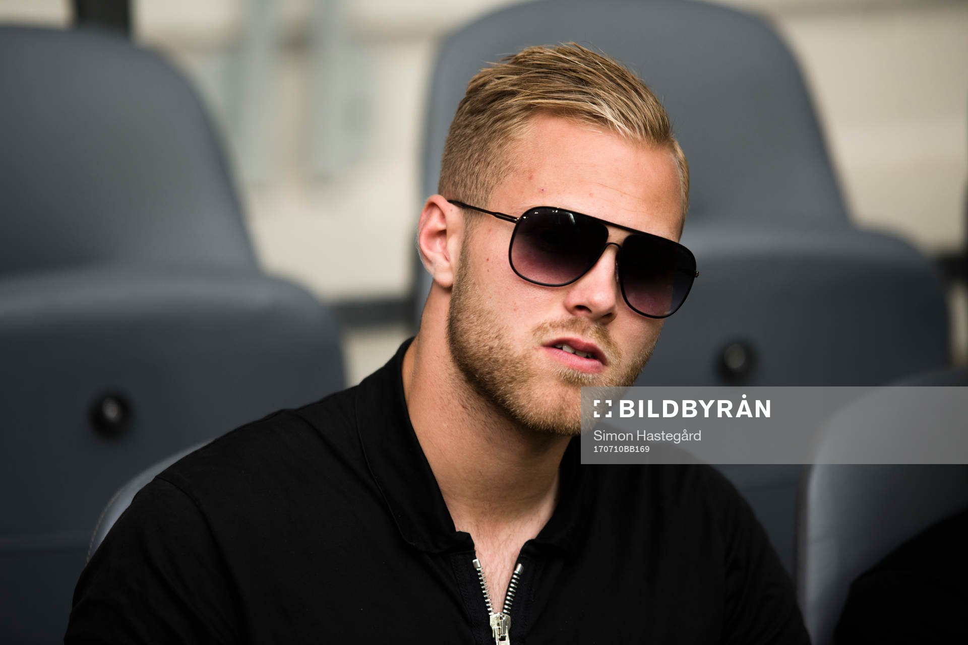 Djurgårdens Gustav Engvall på bänken före