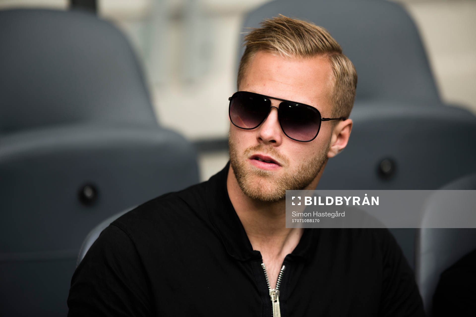 Djurgårdens Gustav Engvall på bänken före