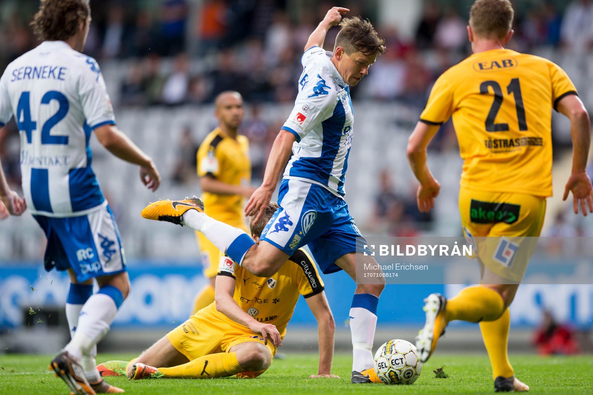 IFK Göteborgs Mads Albaek skjuter 1-0