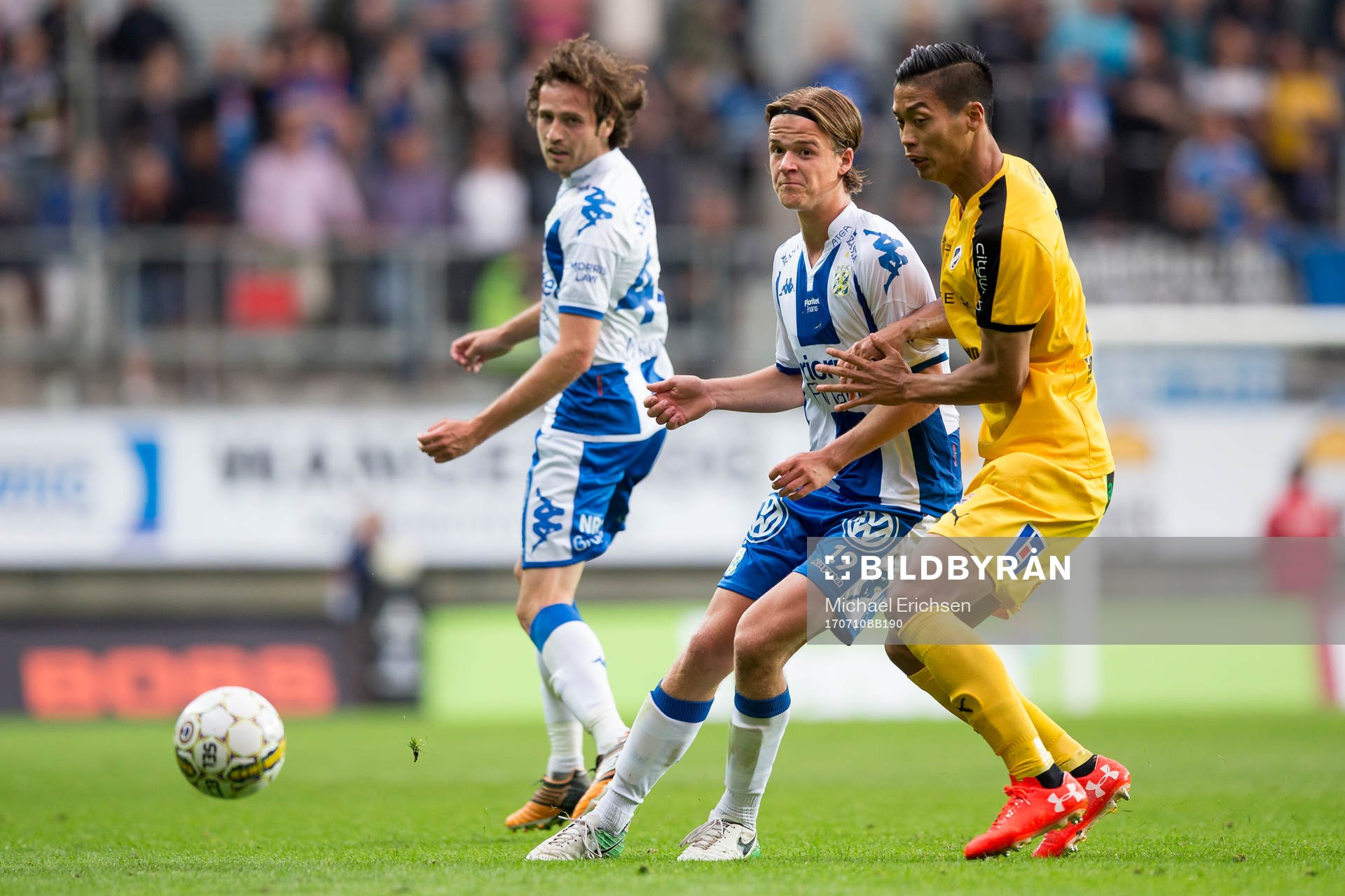 IFK Göteborgs August Erlingmark mot Halmstads Kosuke