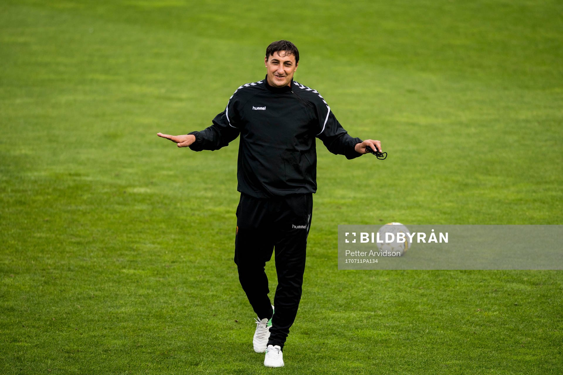 Vardars tränare Goce Sedloski under en träning inför kvalet till Champions League den 11 juli 2017 i Malmö.