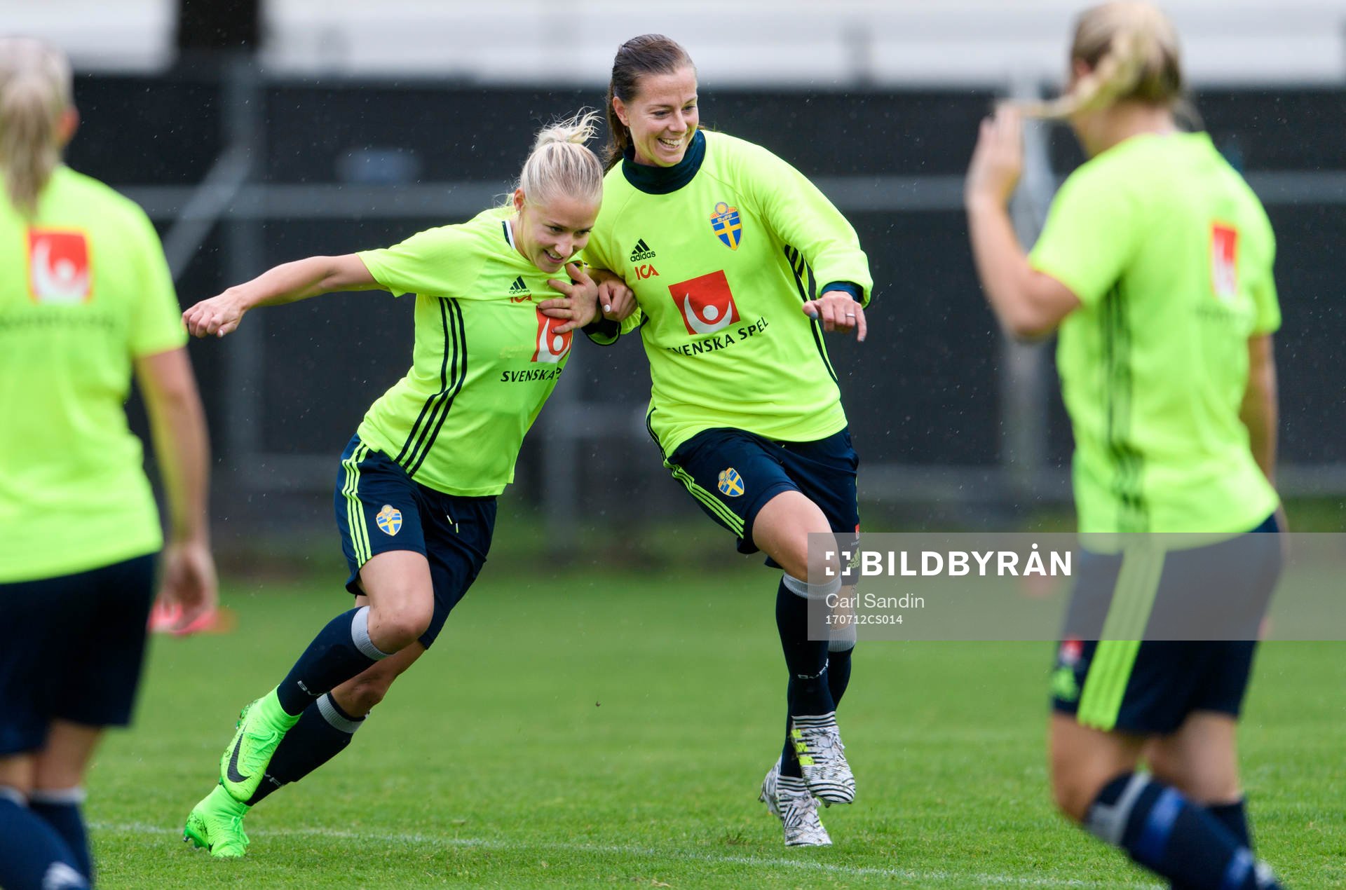 Julia Spetsmark och Lotta Schelin
