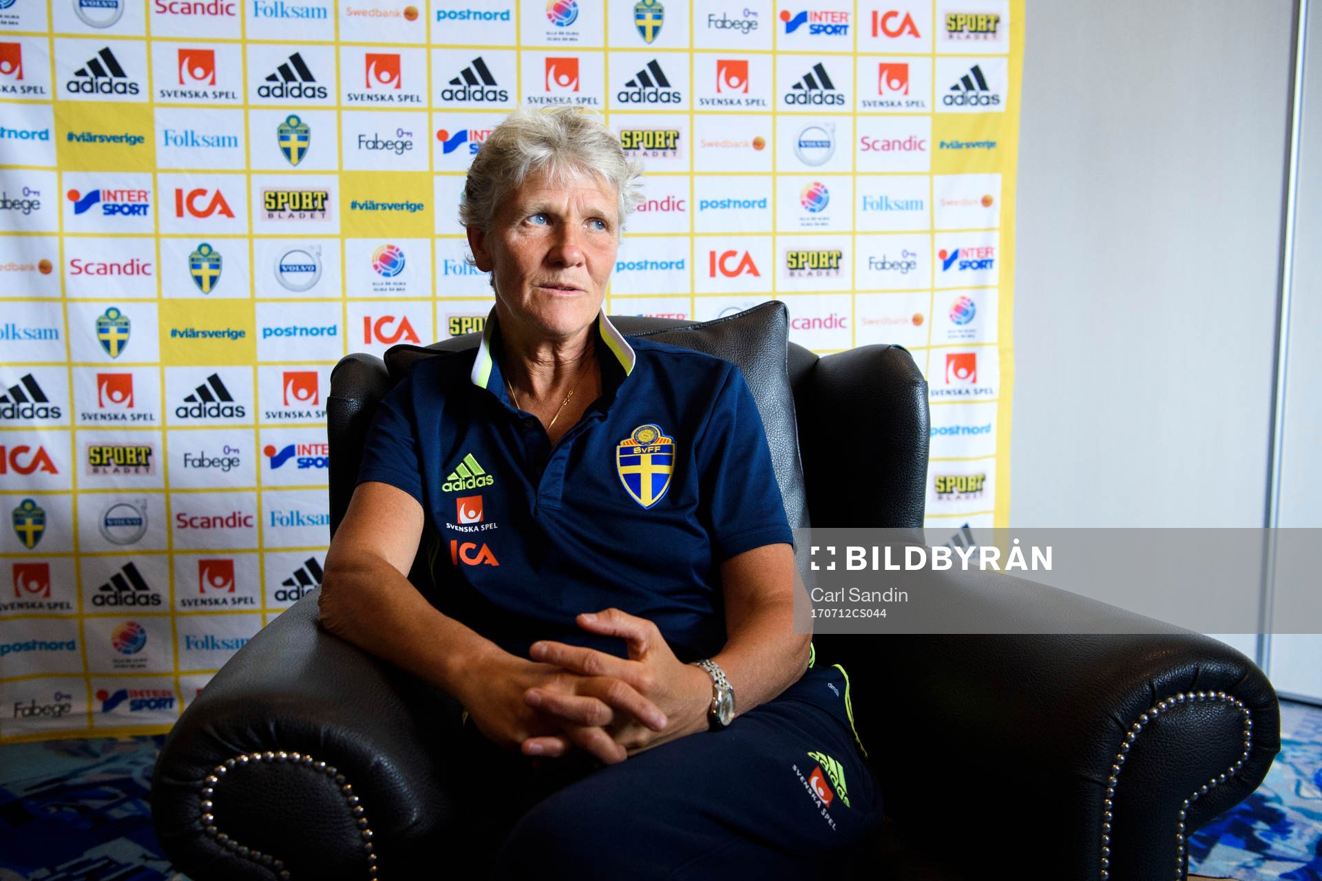 Förbundskapten Pia Sundhage blir intervjuad