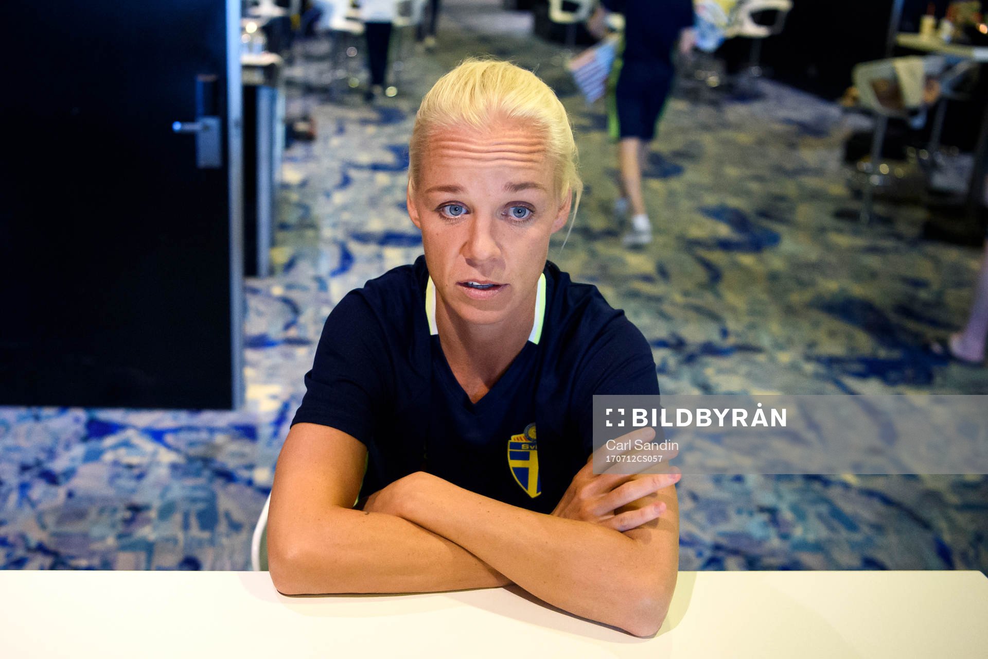 Caroline Seger blir intervjuad under en pressträff med det svenska landslaget i fotboll den 12 juli 2017 i Arnhem.