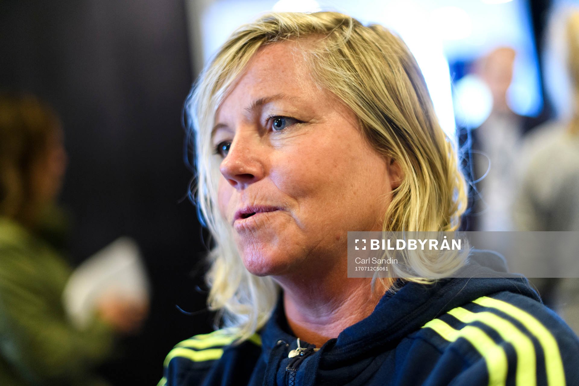 Landslagschef Marika Domanski Lyfors blir intervjuad
