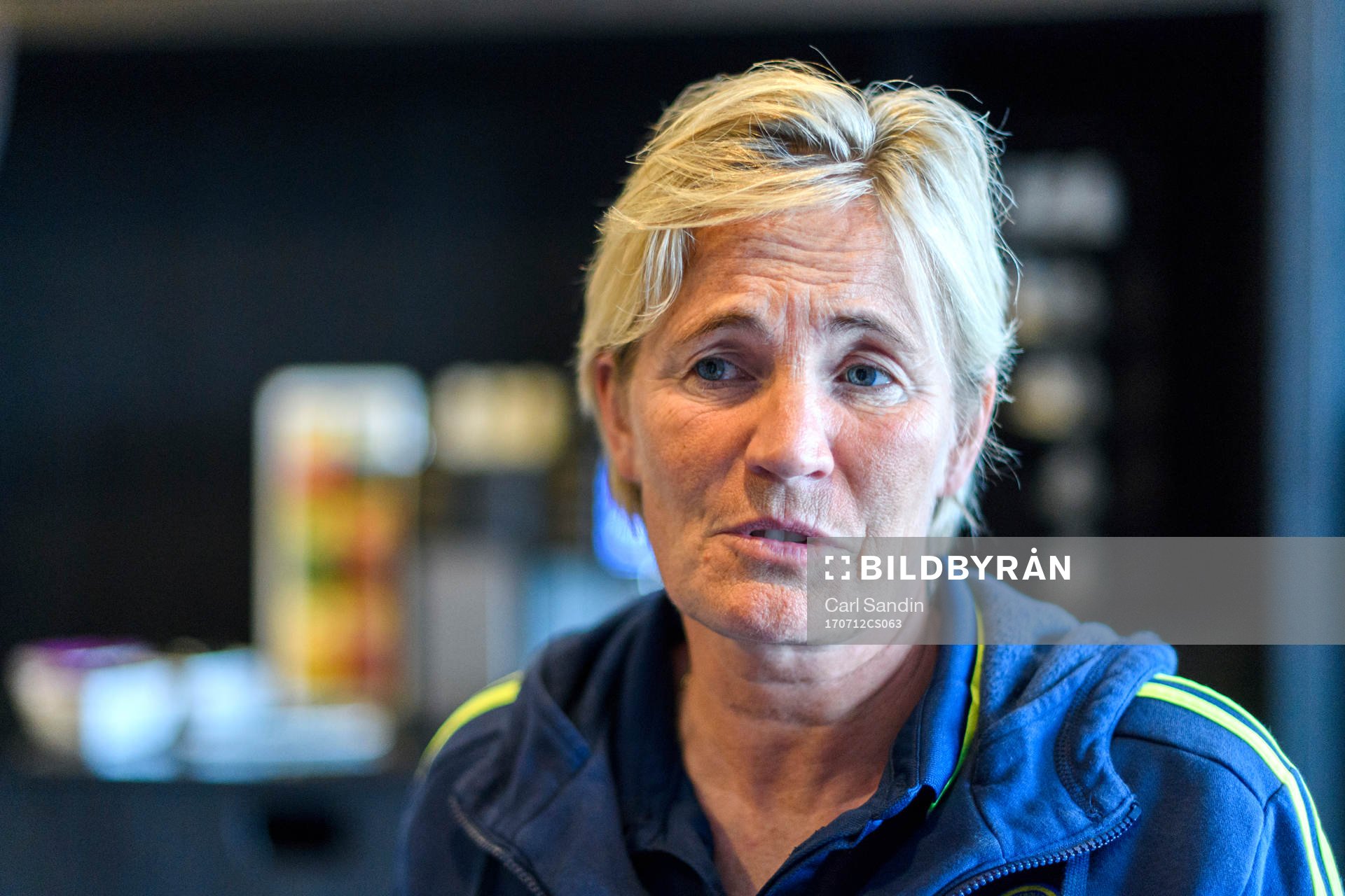 Assisterande förbundskapten Lilie Persson blir intervjuad