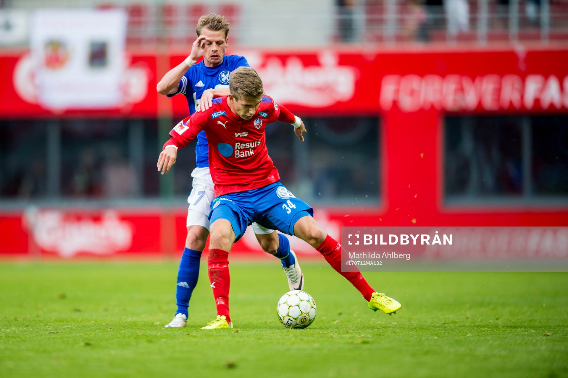 Helsingborgs Niklas Svensson i duell