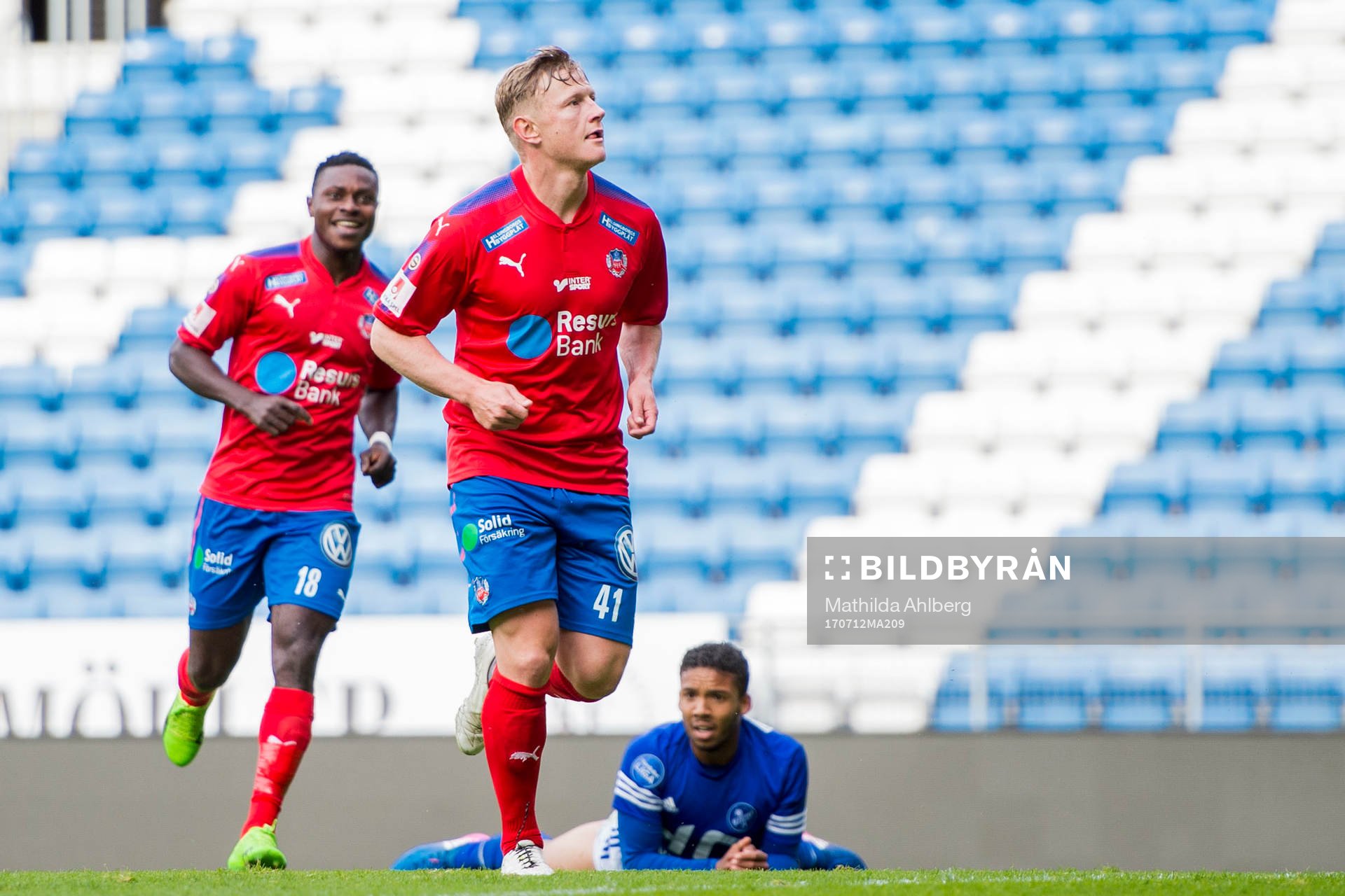 Helsingborgs Lasse Rise  jublar