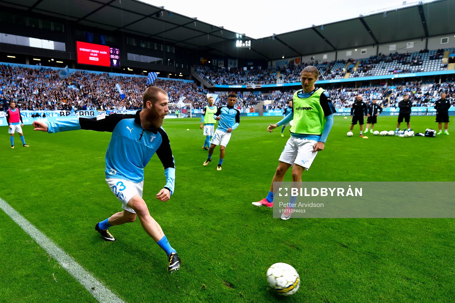 Malmö FFs Jo Inge Berget och Pawel Cibicki värmer upp