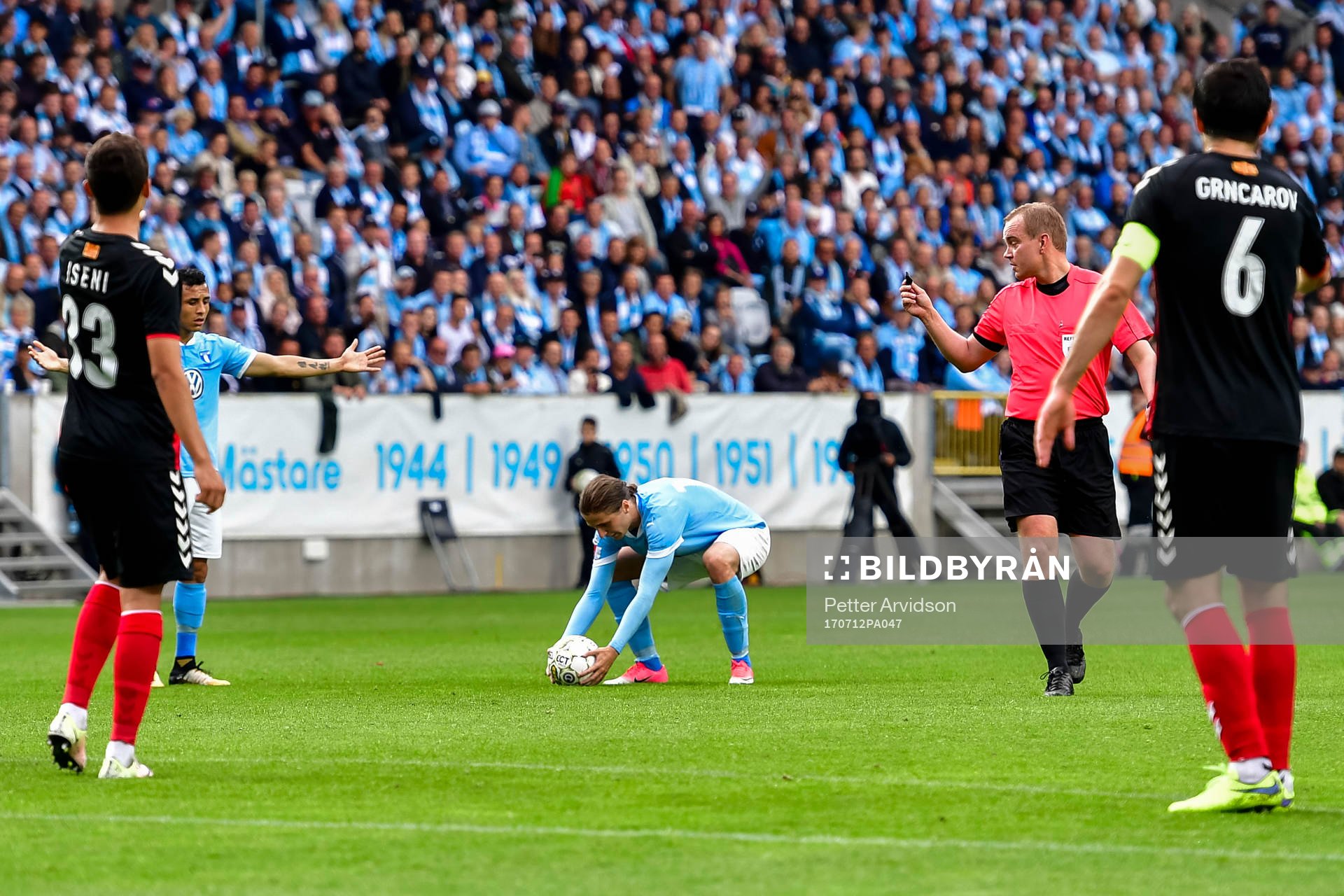 Malmö FFs Pawel Cibicki får en varning