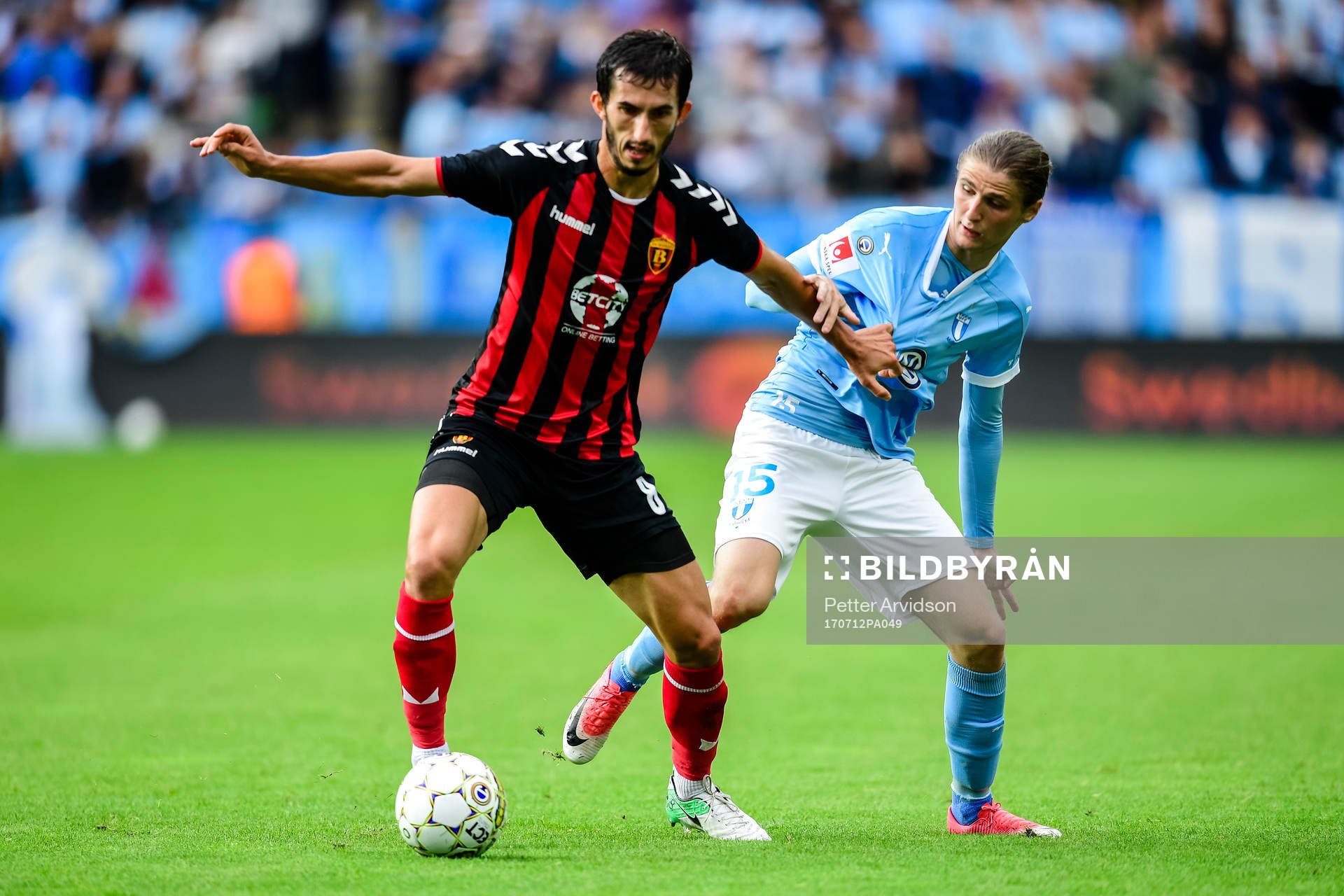 Vardars Stefan Spirovski och Malmö FFs Pawel Cibicki