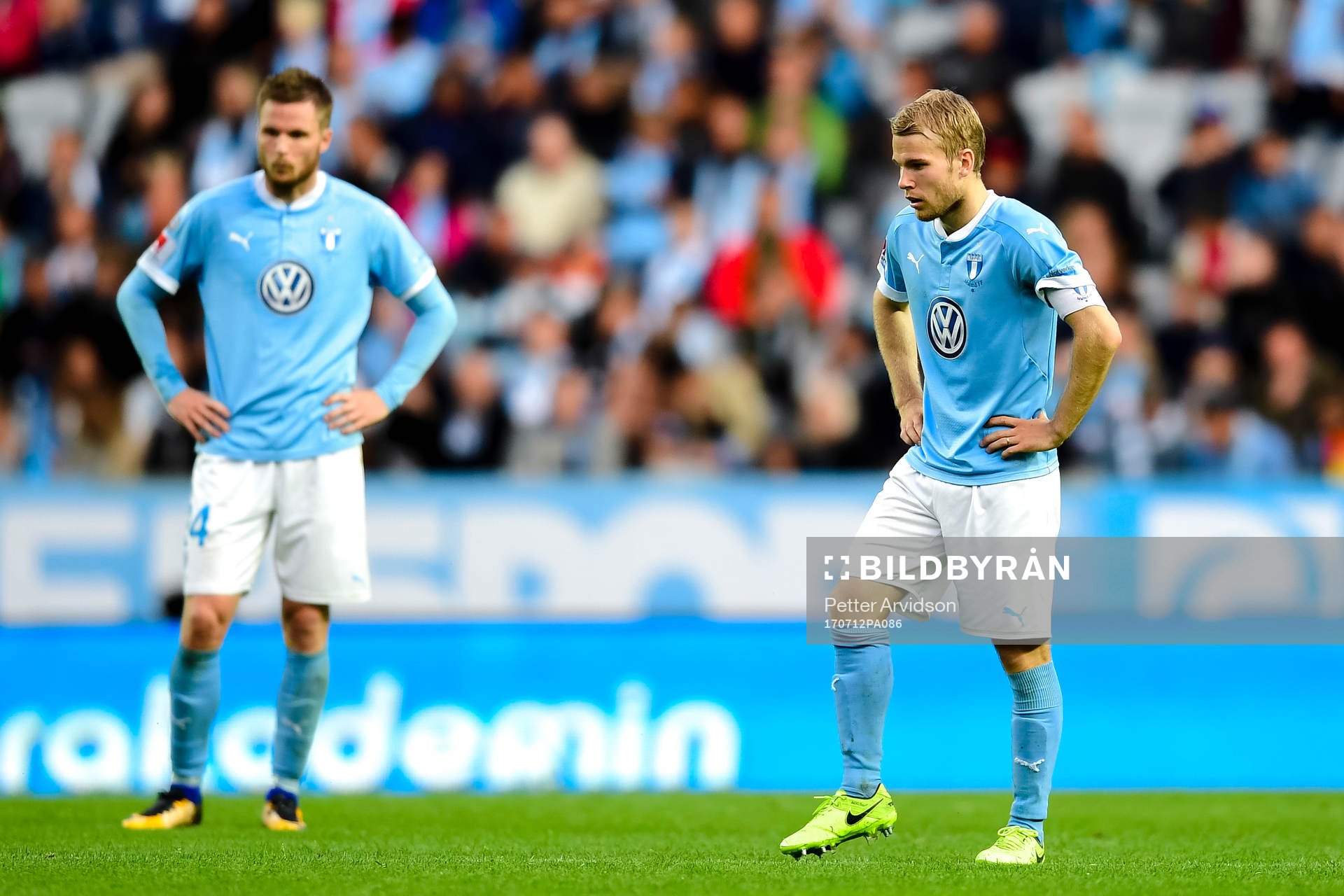 Malmö FFs Oscar Lewicki och Lasse Nielsen deppar