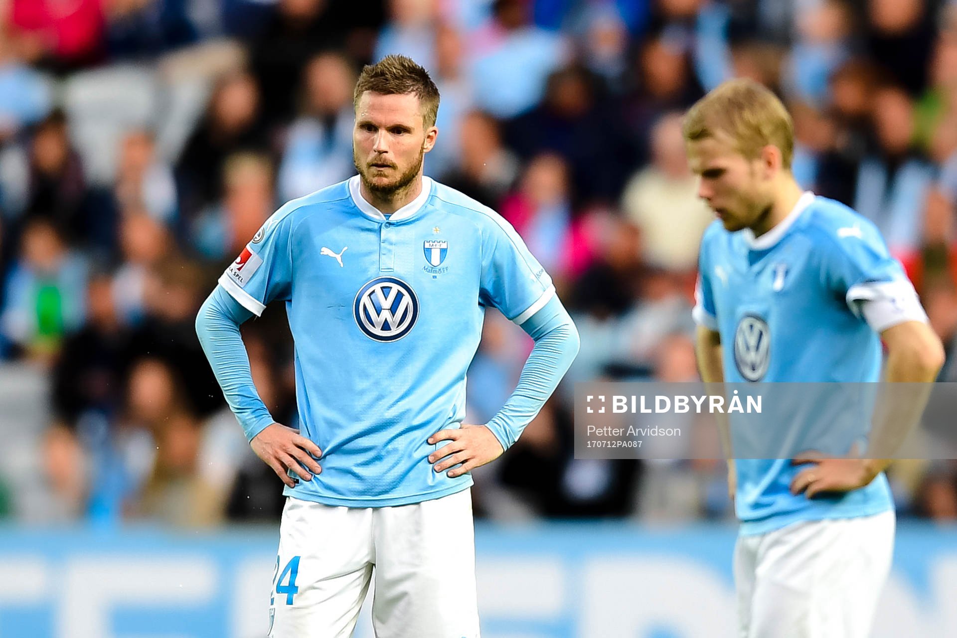 Malmö FFs Oscar Lewicki och Lasse Nielsen deppar