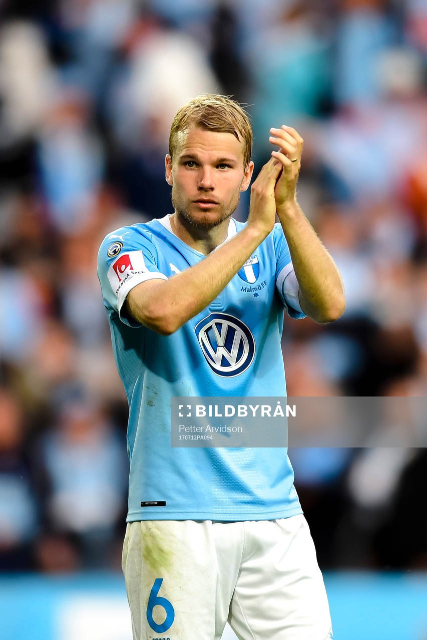 Malmö FFs Oscar Lewicki deppar