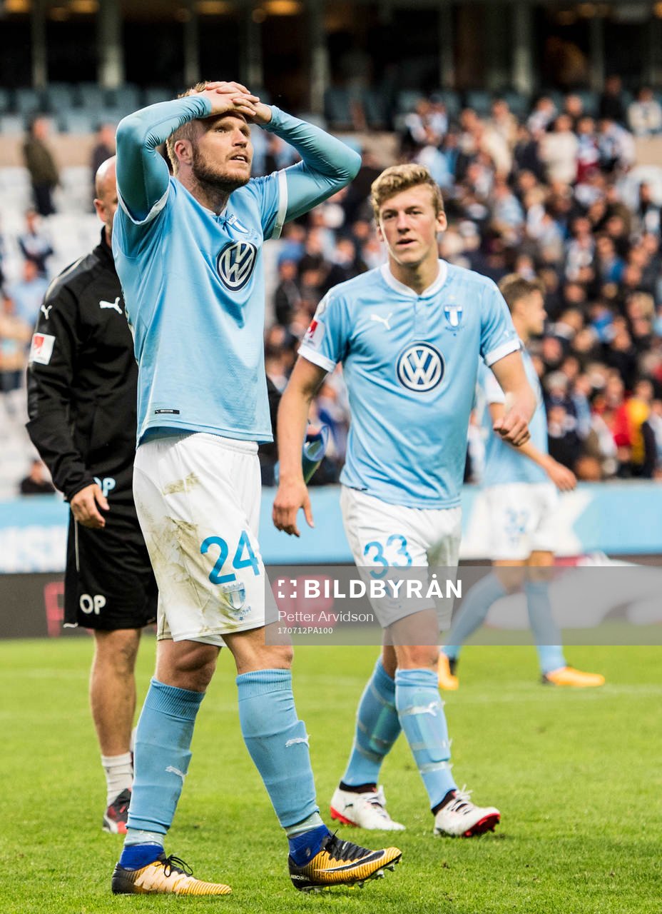 Malmö FFs Lasse Nielsen och Teddy Bergqvist deppar