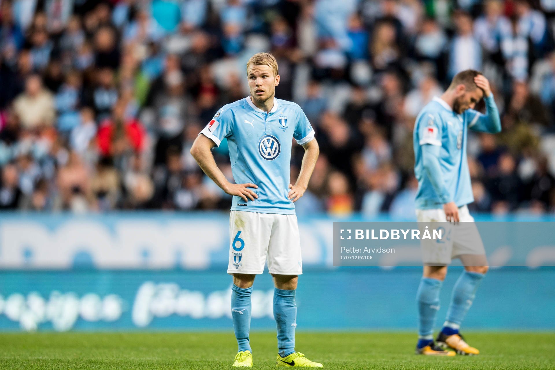 Malmö FFs Oscar Lewicki deppar