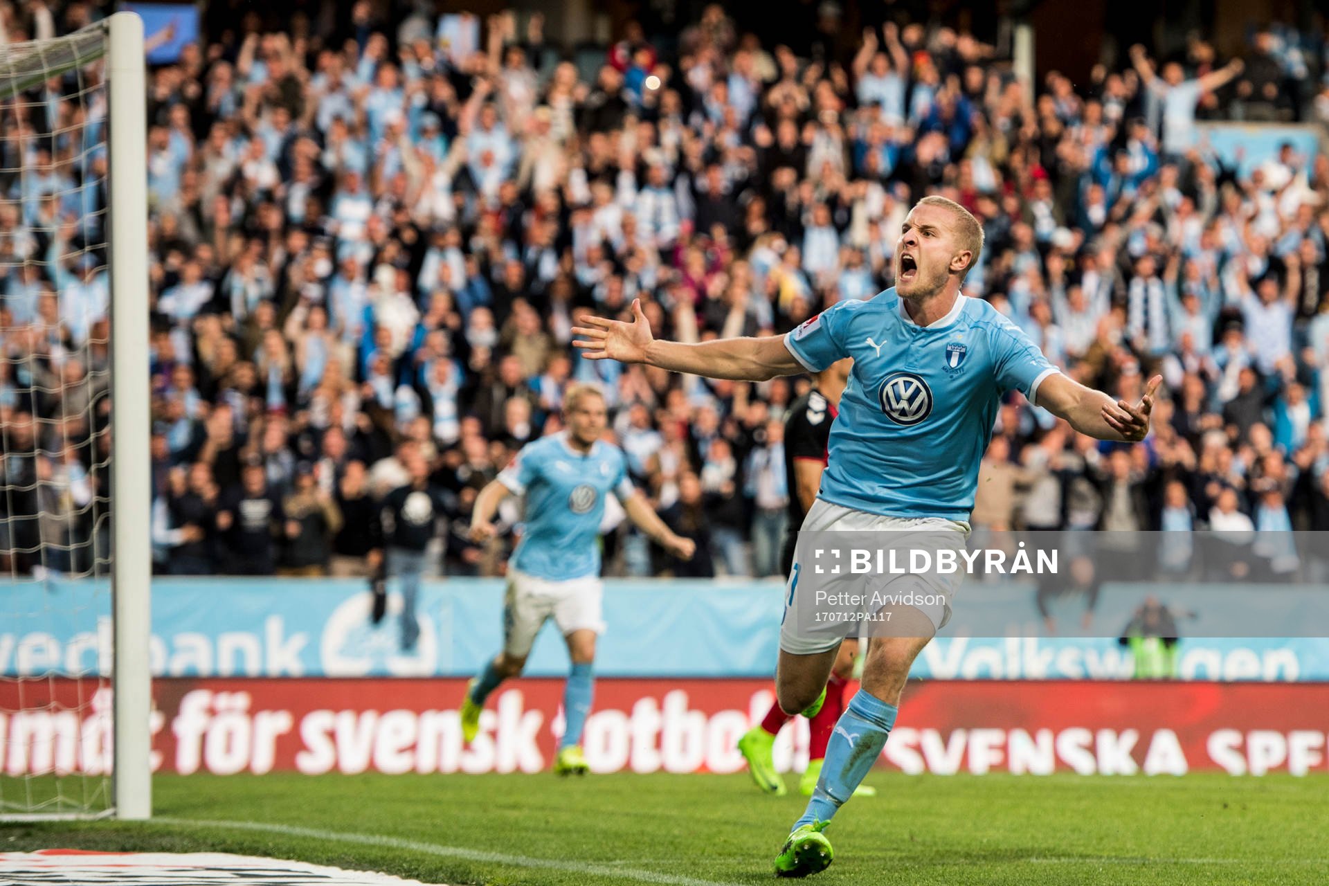 Malmö FFs Franz Brorsson jublar efter sitt 1-1 mål under fotbollsmatchen i kvalet till Champions League mellan Malmö FF och Vardar den 12 juli 2017 i Malmö.