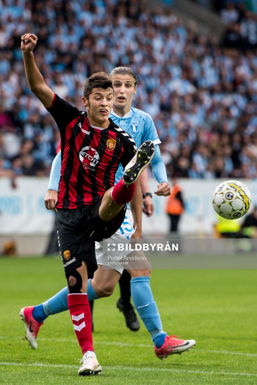 Vardars Esmin Lichina och Malmö FFs Pawel Cibicki