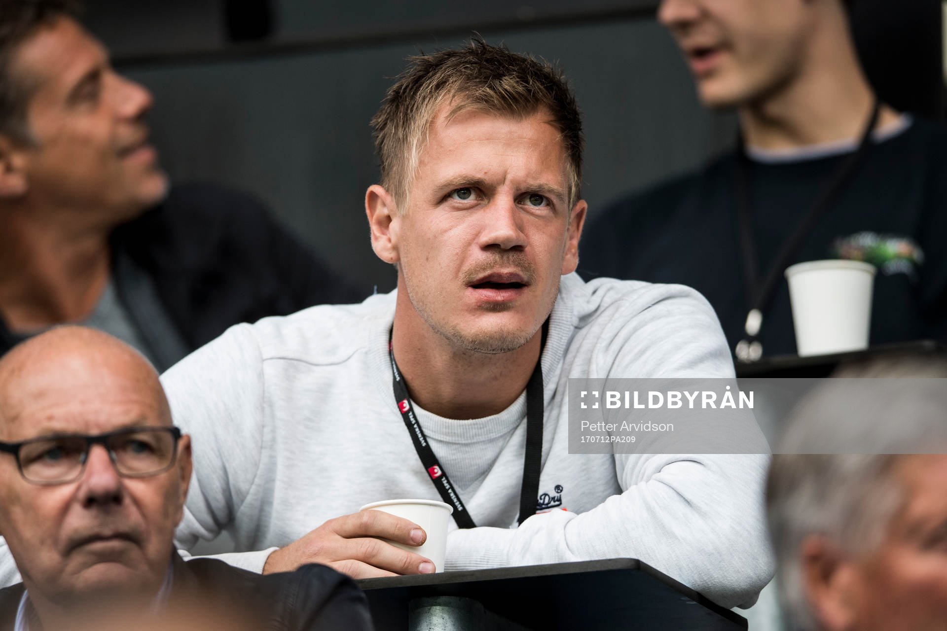 Malmö FFs målvakt Johan Dahlin på läktaren