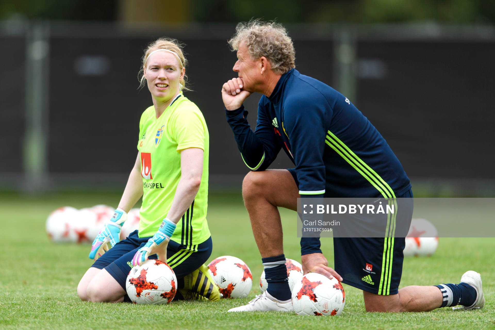 Målvakt Hedvig Lindahl och målvaktstränare Mikael Olsson