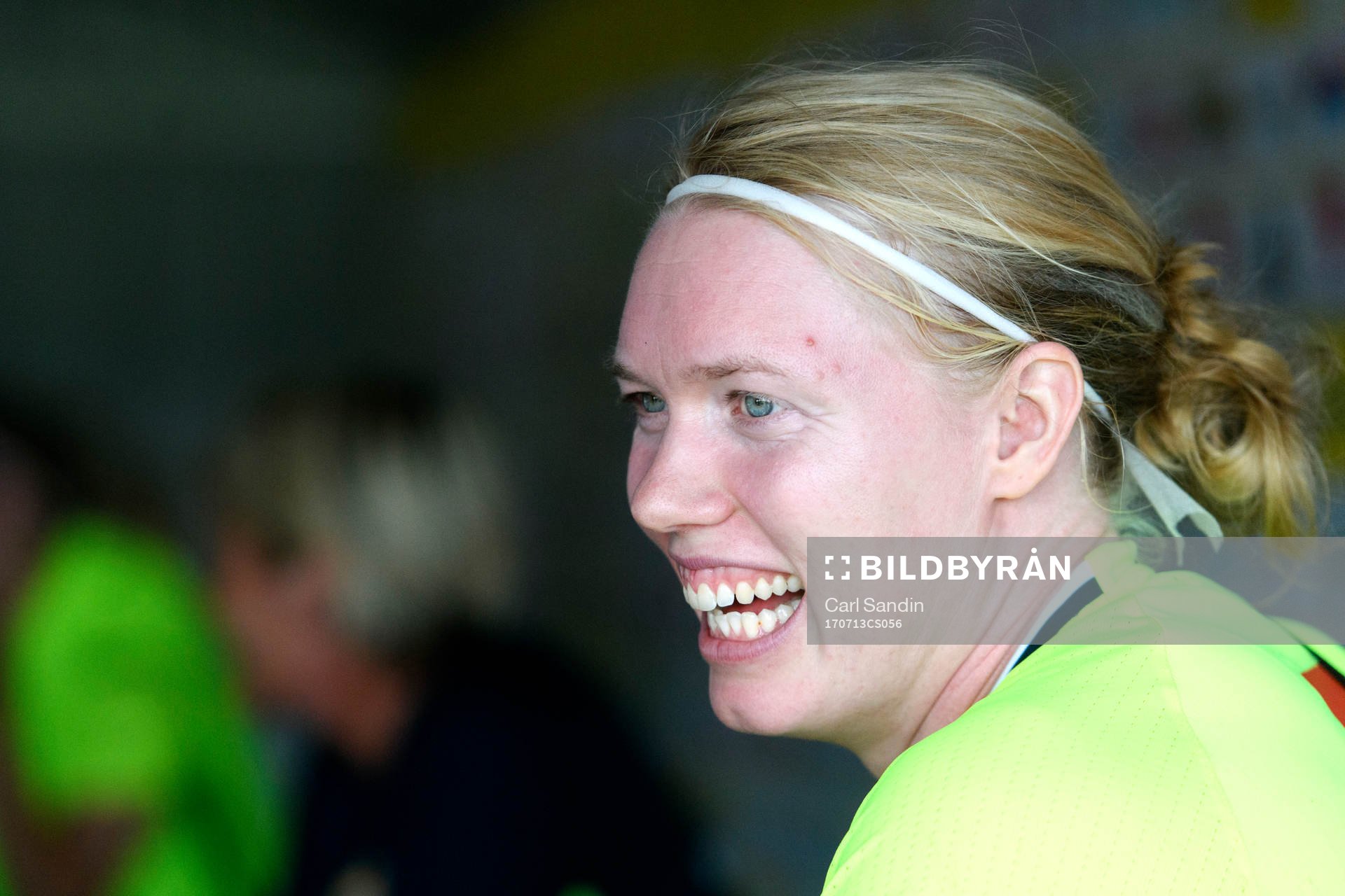 Målvakt Hedvig Lindahl blir intervjuad