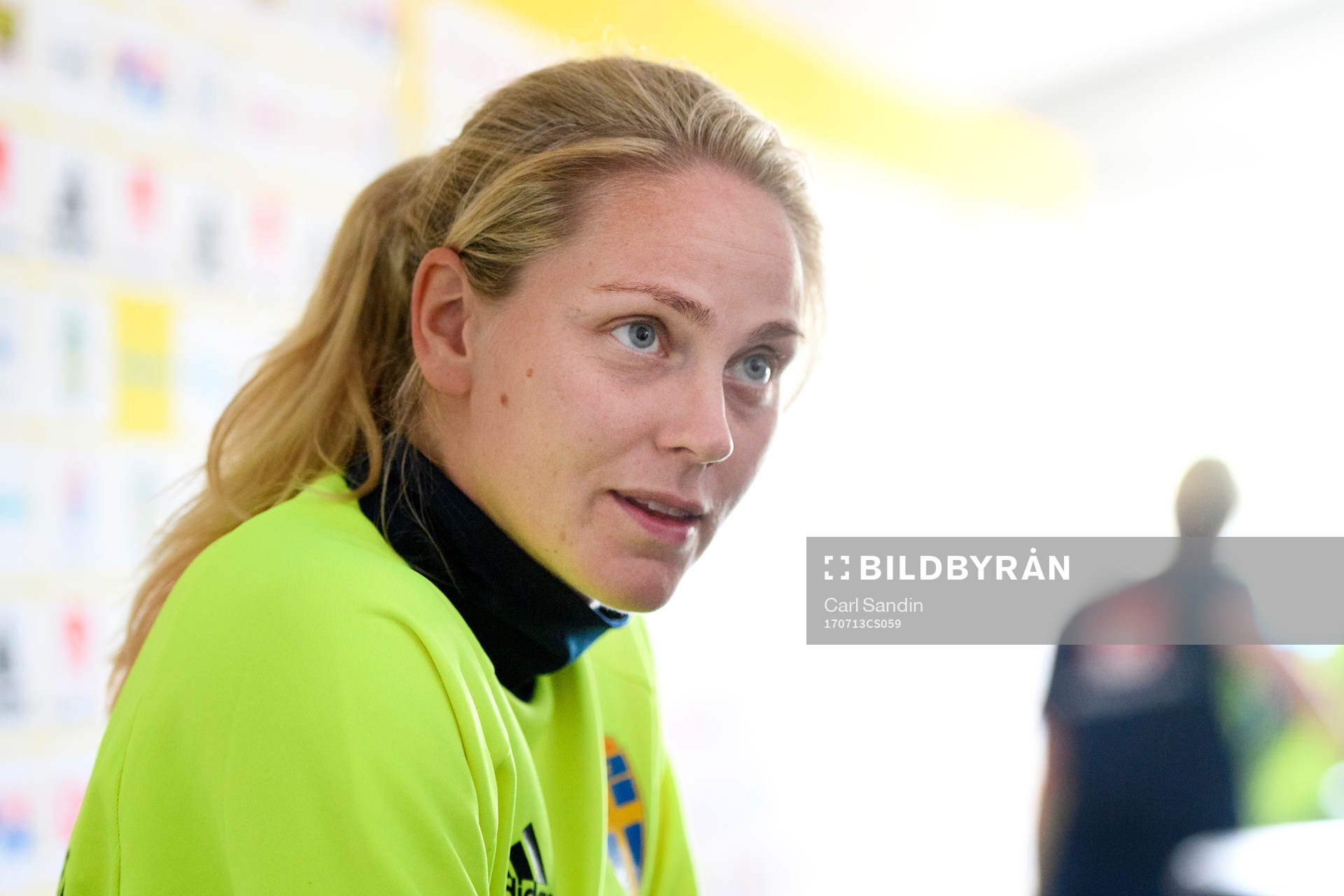 Lisa Dahlkvist blir intervjuad