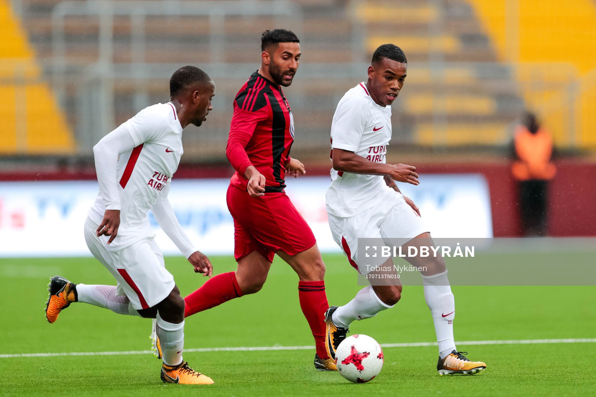 Galatasarays Garry Rodrigues och Östersunds Saman Ghoddos