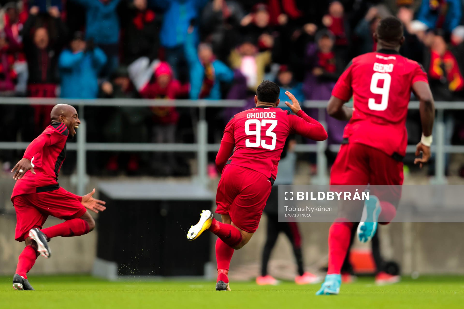 Östersunds Saman Ghoddos jublar