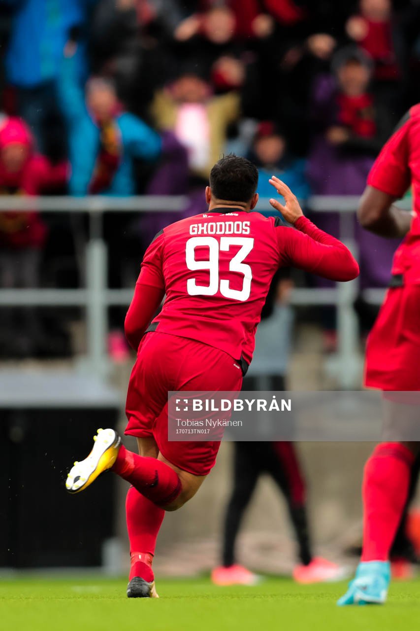 Östersunds Saman Ghoddos jublar
