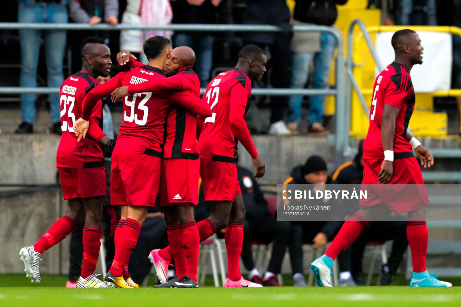 Östersunds Saman Ghoddos jublar