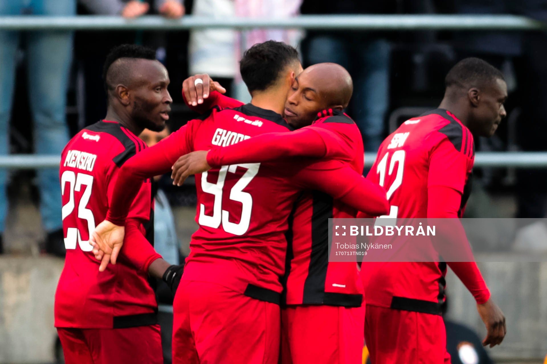 Östersunds Saman Ghoddos jublar