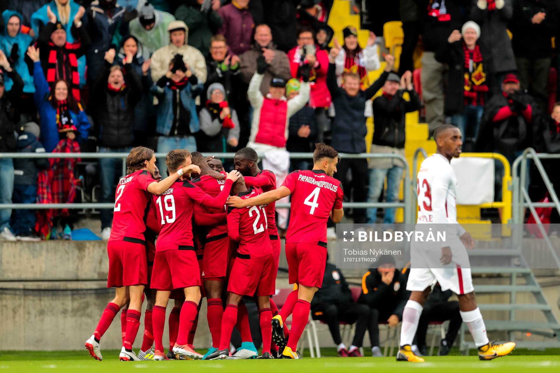 Östersunds Saman Ghoddos jublar