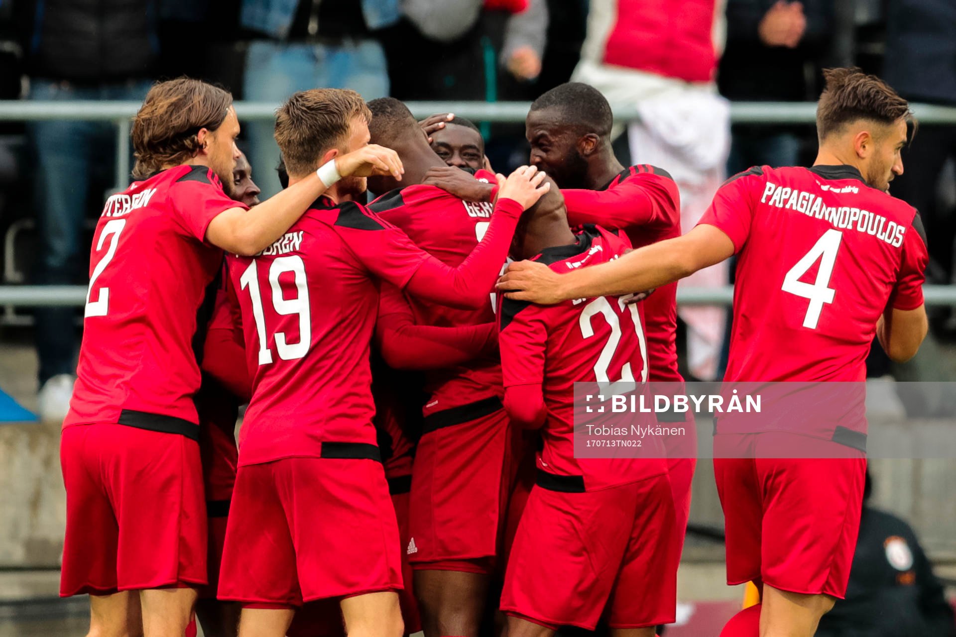 Östersunds Saman Ghoddos jublar