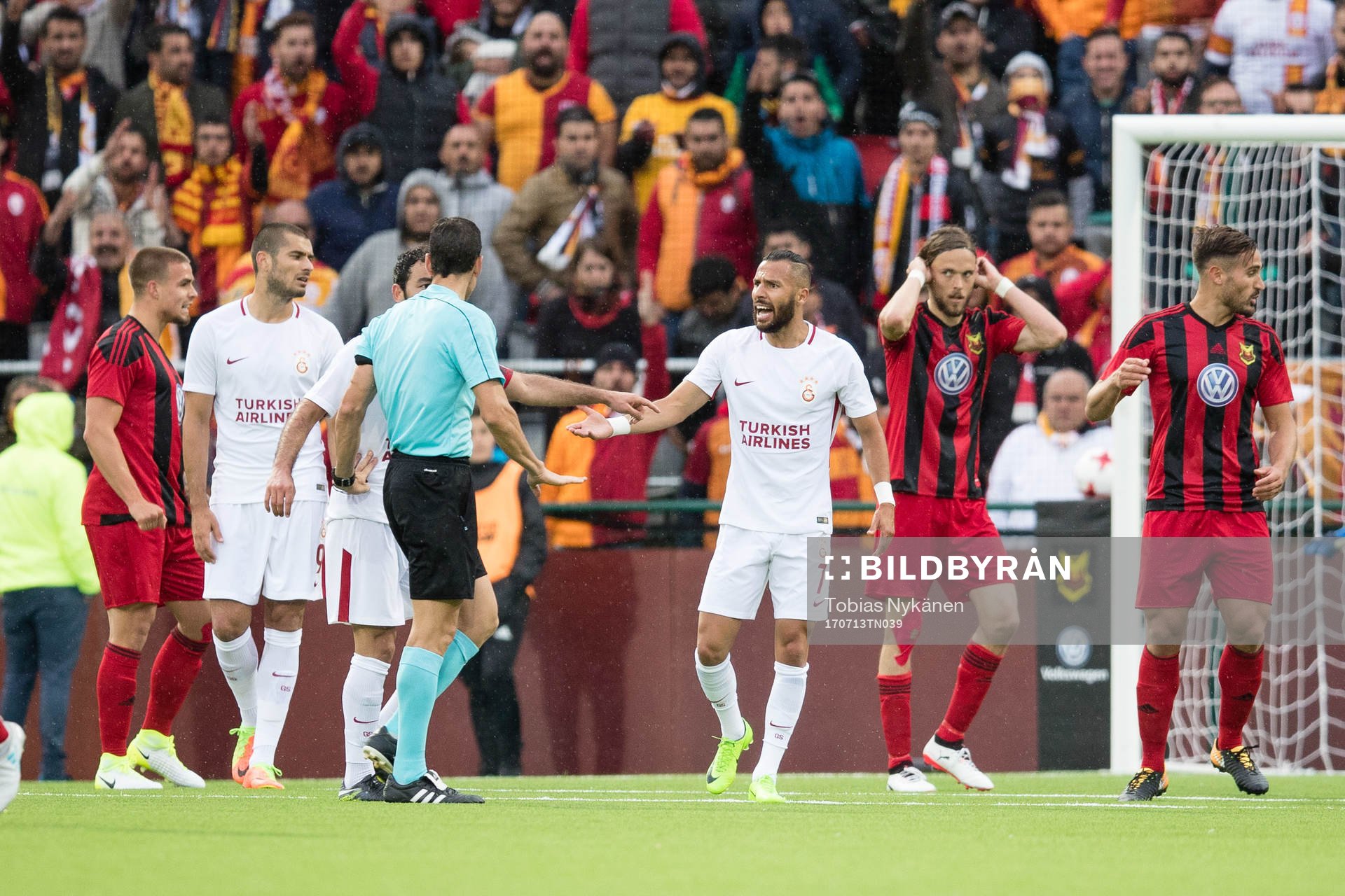 galatasarays Yasin Özetkin irriterad på Domare Juan